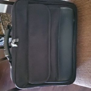 Great For Back To School. 12x16 Lap Top Computer Case. Black. Many Pockets.